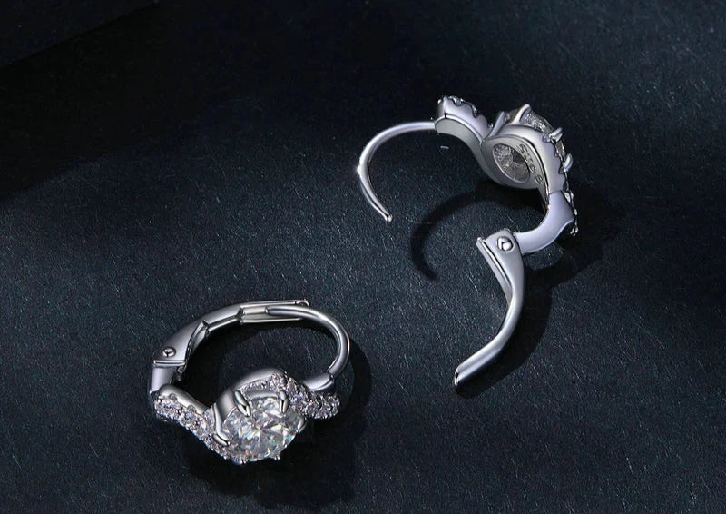 925 Sterling Silver Elegant Moissanite